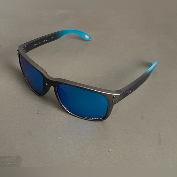 Oakley holbrook sunglasses sky blue